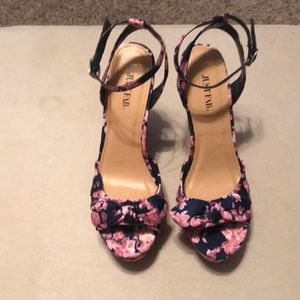 Floral 5in wedge
